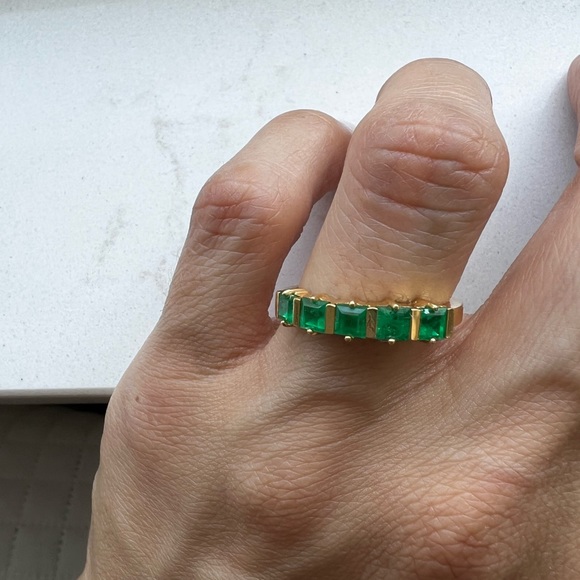 Emerald ring. HALF ETERNITY RINGE 18K YELLOW. - Picture 11 of 14
